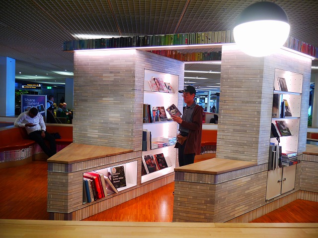 (Schiphol) Airport Library